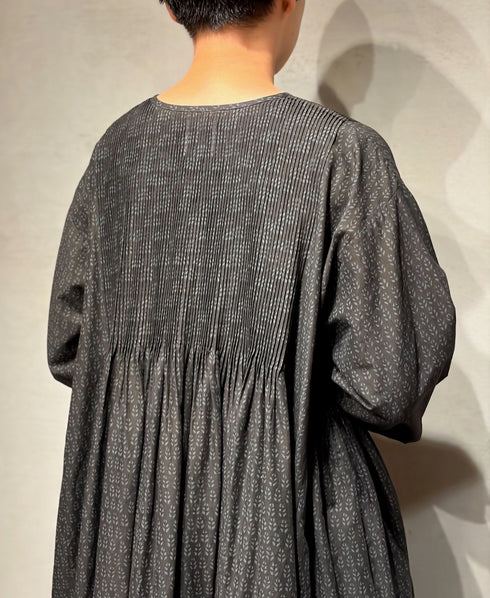INMDS26723 80s VOILE LITTLE TREE BLOCK PRINT CREW-NECK DRESS WITH MINI PINTUCK