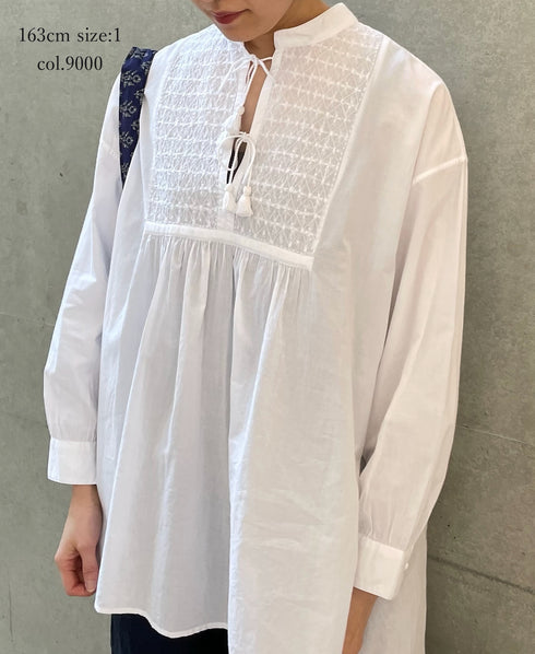 NMDS26222 60s ORGANIC CAMBRIC WITH EMB BANDED COLLAR EMB TUNIC