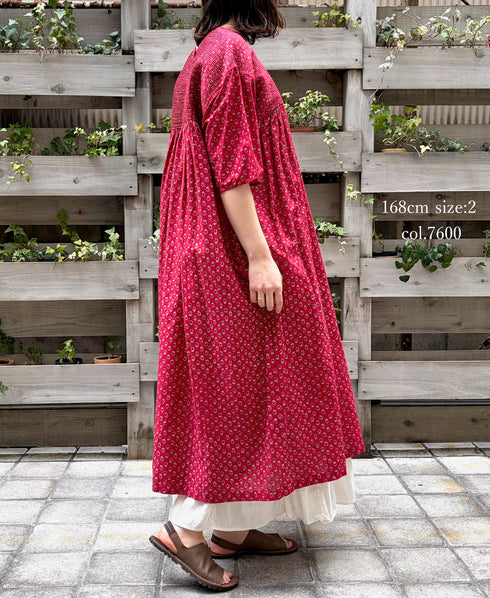 NMDS26253 80s VOILE SMALL GENTIANA BLOCK PRINT BACK OPENING PULLOVER DRESS WITH MINI PINTUCK