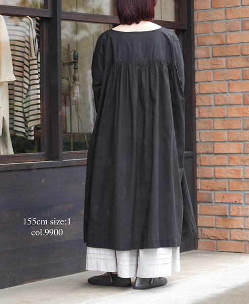 NSL26003 60s CAMBRIC PLAIN CREW-NECK BACK SIDE GATHERED DRESS WITH LINING