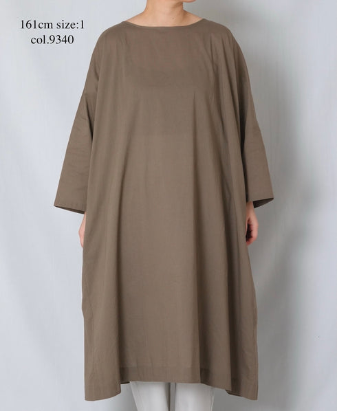 NSL26003 60s CAMBRIC PLAIN CREW-NECK BACK SIDE GATHERED DRESS WITH LINING