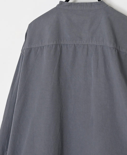 INAM2652PD 40s POPLIN OVERDYE UTILITY BANDED COLLAR LONG SHIRT
