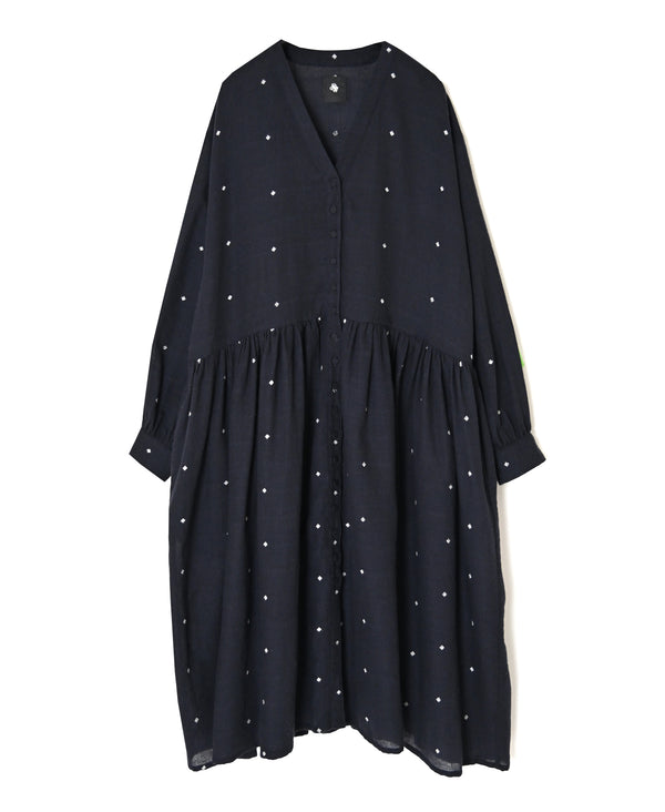 INMDS26763 BOILED WOOL SQUARE JACQUARD GATHERED V-NECK DRESS