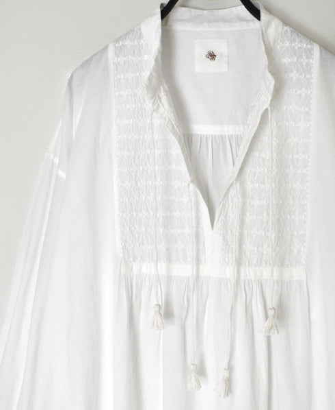 NMDS26222 60s ORGANIC CAMBRIC WITH EMB BANDED COLLAR EMB TUNIC