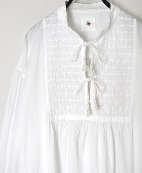 NMDS26222 60s ORGANIC CAMBRIC WITH EMB BANDED COLLAR EMB TUNIC