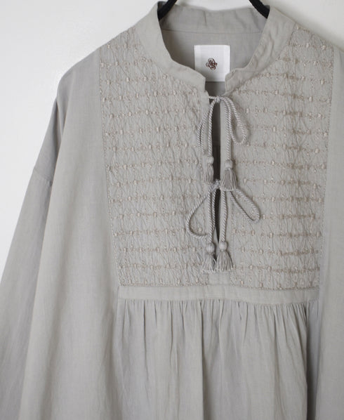 NMDS26222 60s ORGANIC CAMBRIC WITH EMB BANDED COLLAR EMB TUNIC
