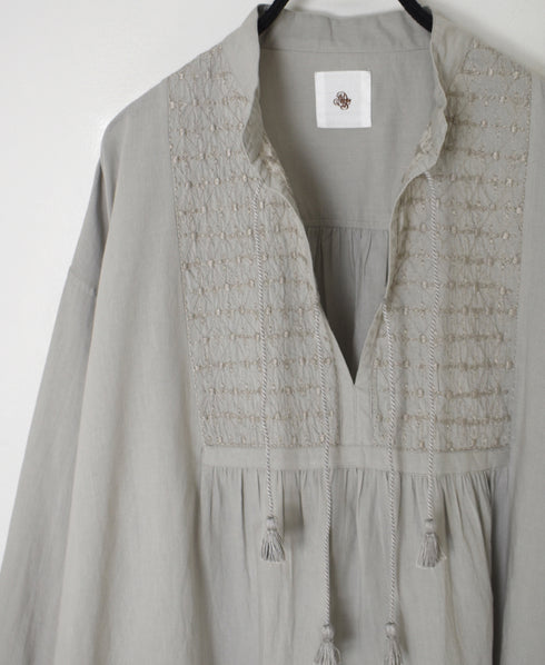 NMDS26222 60s ORGANIC CAMBRIC WITH EMB BANDED COLLAR EMB TUNIC