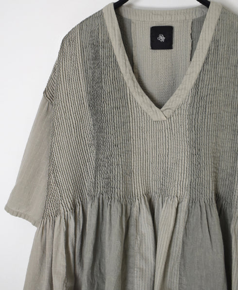 NMDS26262D ORGANIC COTTON/LINEN PATCHWORK OVERDYE V-NECK S/SLEEVE SHIRT WITH MINI PINTUCK