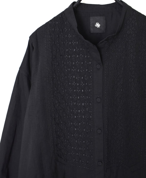NMDS26521 60s ORGANIC CAMBRIC WITH EMB BANDED COLLAR PINTUCK & EMB SHIRT