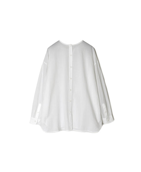 NMDS26522 60s ORGANIC CAMBRIC WITH EMB BACK OPENING CREW NECK PINTUCK & EMB SHIRT