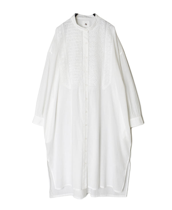 NMDS26524 60s ORGANIC CAMBRIC WITH EMB BANDED COLLAR MAXI SHIRT