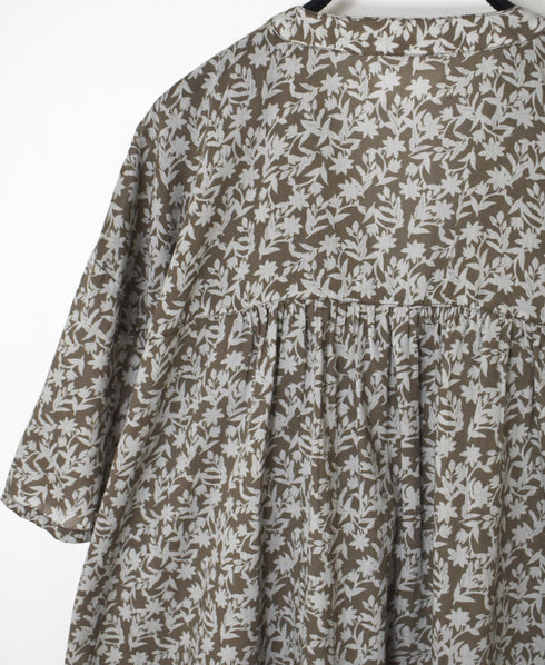 NSL26072 80s VOILE TWO TONE FLOWER PRINT V-NECK PINTUCK S/SL SHIRT