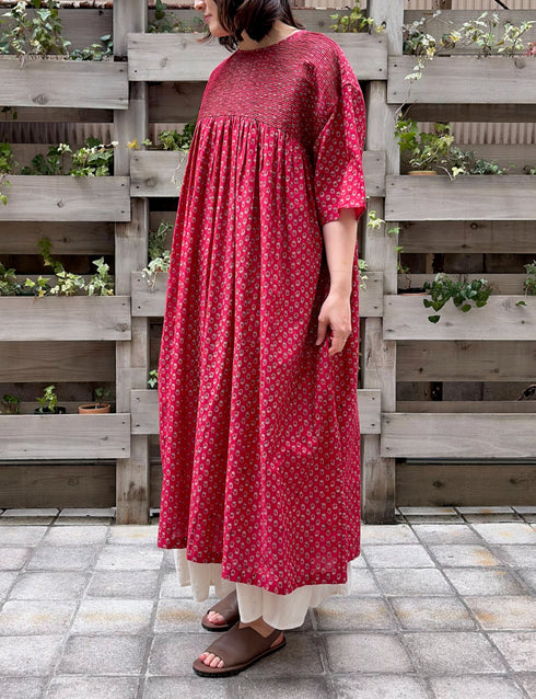 NMDS26253 80s VOILE SMALL GENTIANA BLOCK PRINT BACK OPENING PULLOVER DRESS WITH MINI PINTUCK