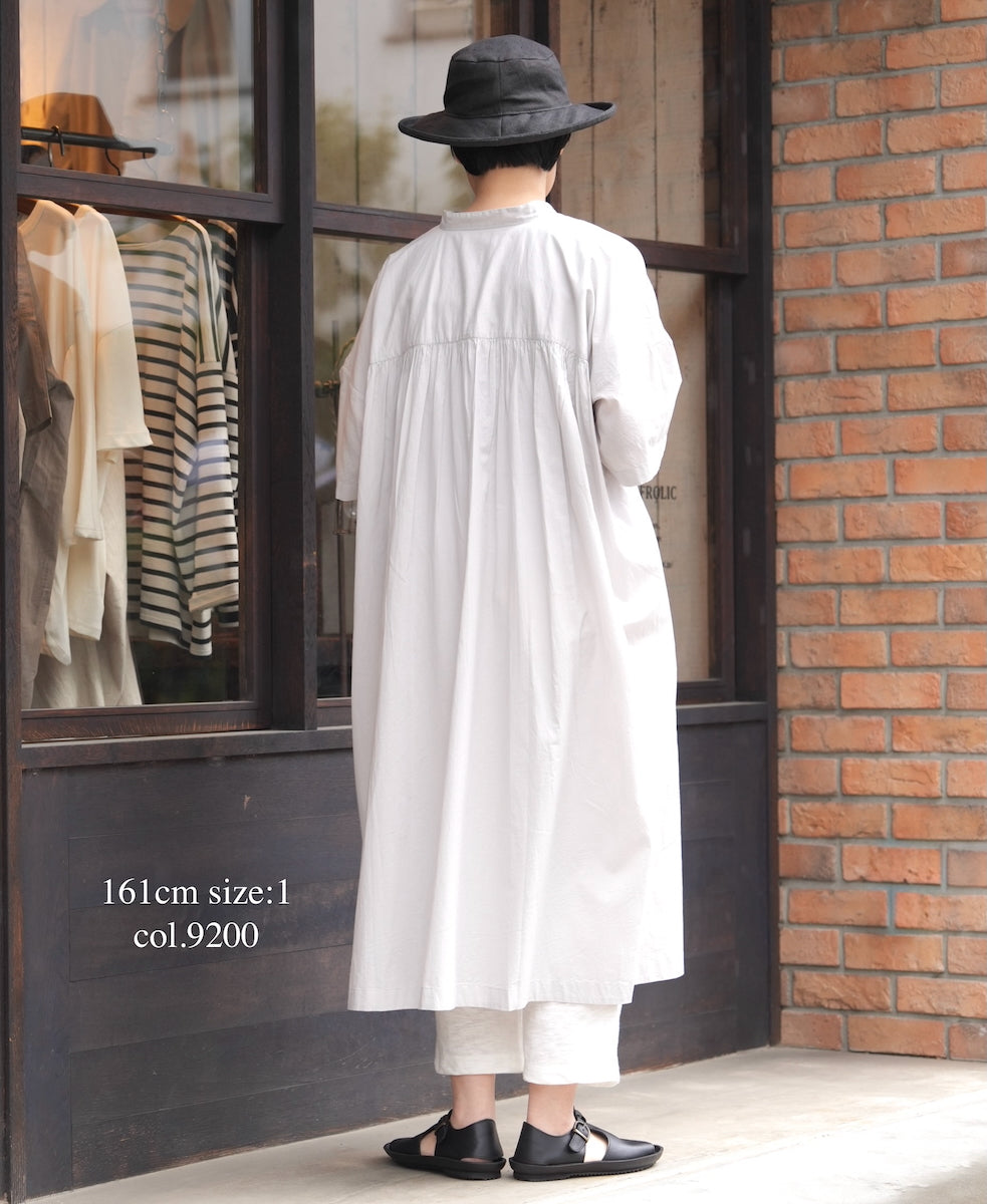 NSL26004 60s CAMBRIC PLAIN BANDED COLLAR BACK SIDE GATHERED DRESS