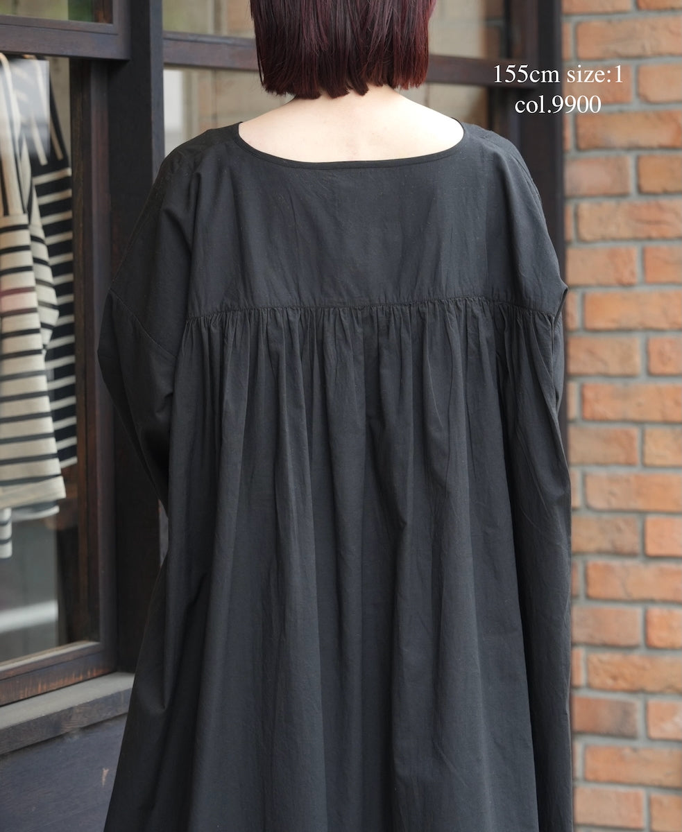 NSL26003 60s CAMBRIC PLAIN CREW-NECK BACK SIDE GATHERED DRESS WITH LINING