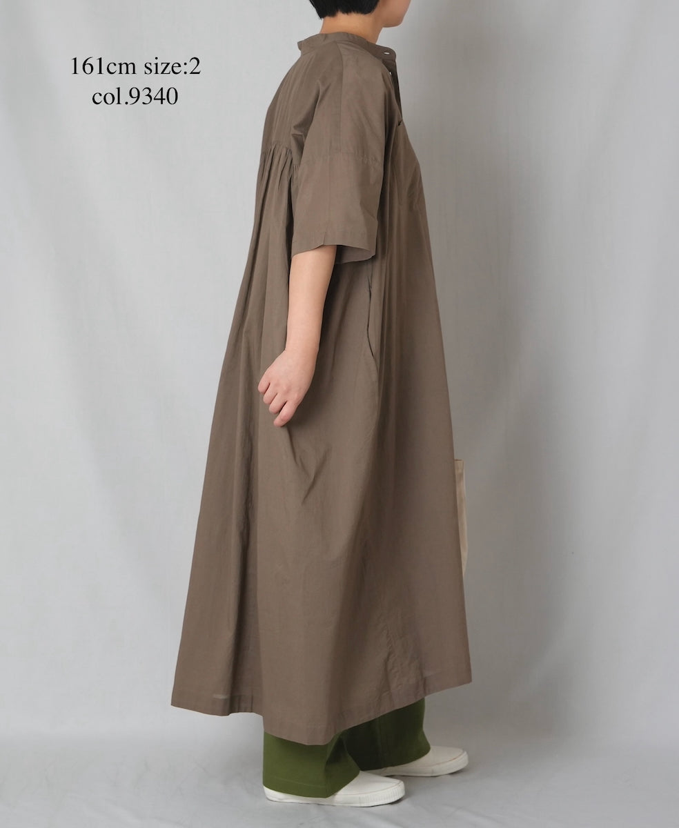 NSL26004 60s CAMBRIC PLAIN BANDED COLLAR BACK SIDE GATHERED DRESS
