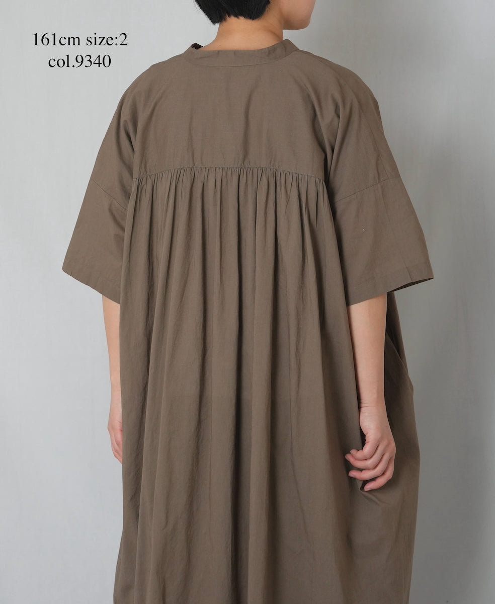 NSL26004 60s CAMBRIC PLAIN BANDED COLLAR BACK SIDE GATHERED DRESS