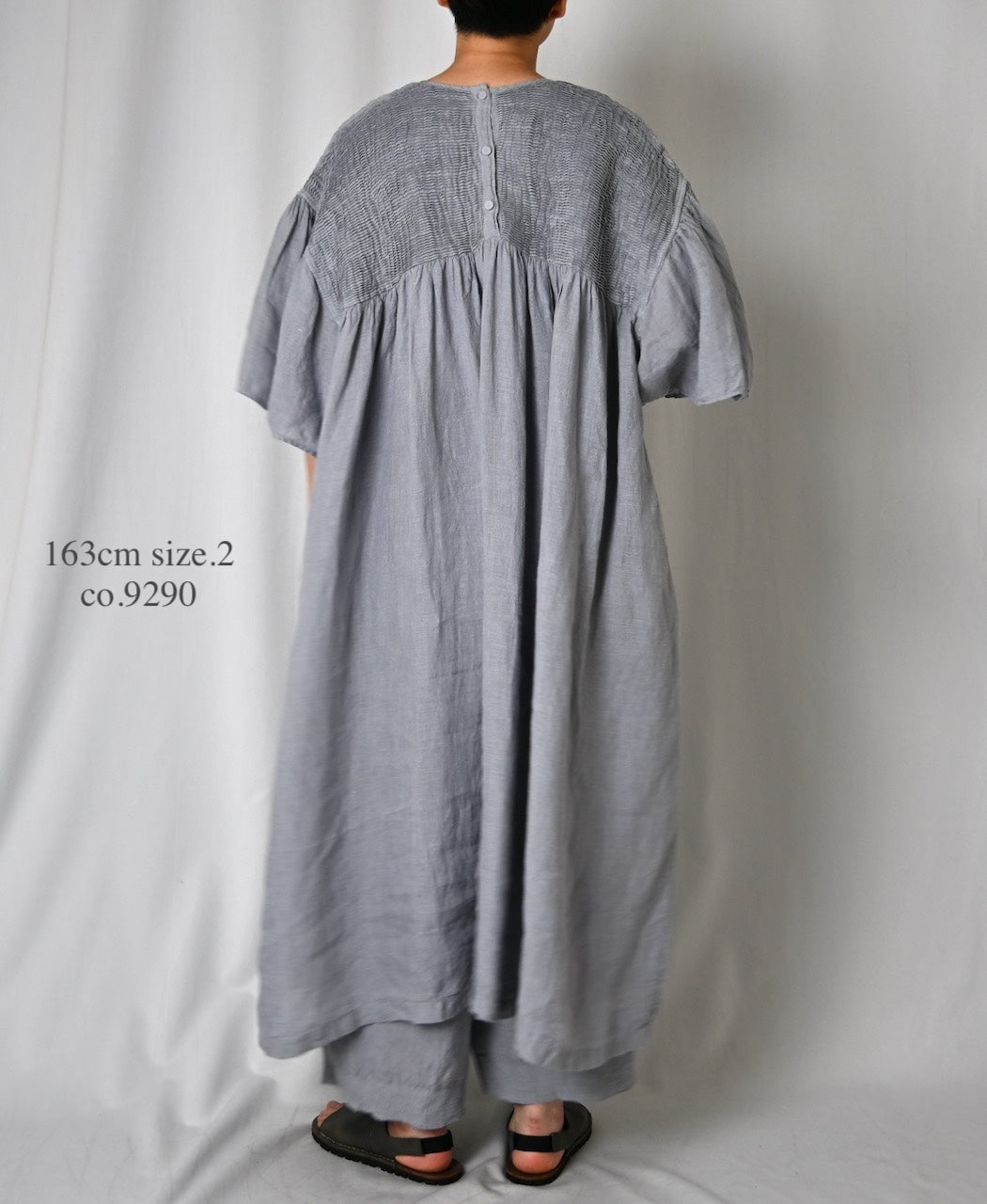 INMDS26004D 60s AUTOLOOM LINEN PLAIN OVERDYE BACK OPENING PULLOVER DRESS WITH MINI PINTUCK