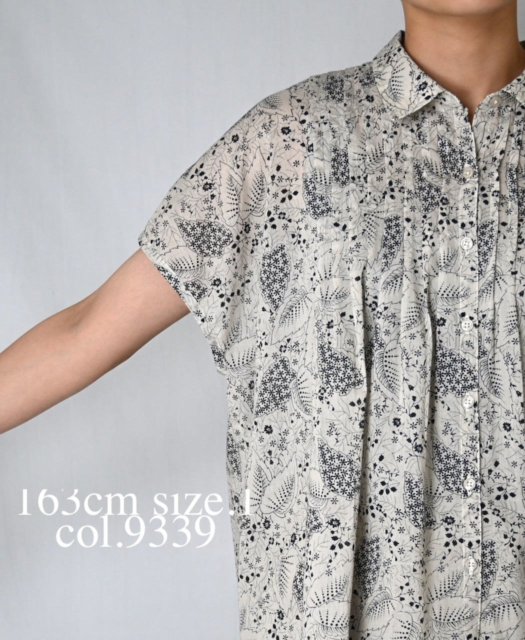NSL26061 80s VOILE LEAF & FLOWER PRINT REGULAR COLLAR FRENCH/SL PINTUCK SHIRT