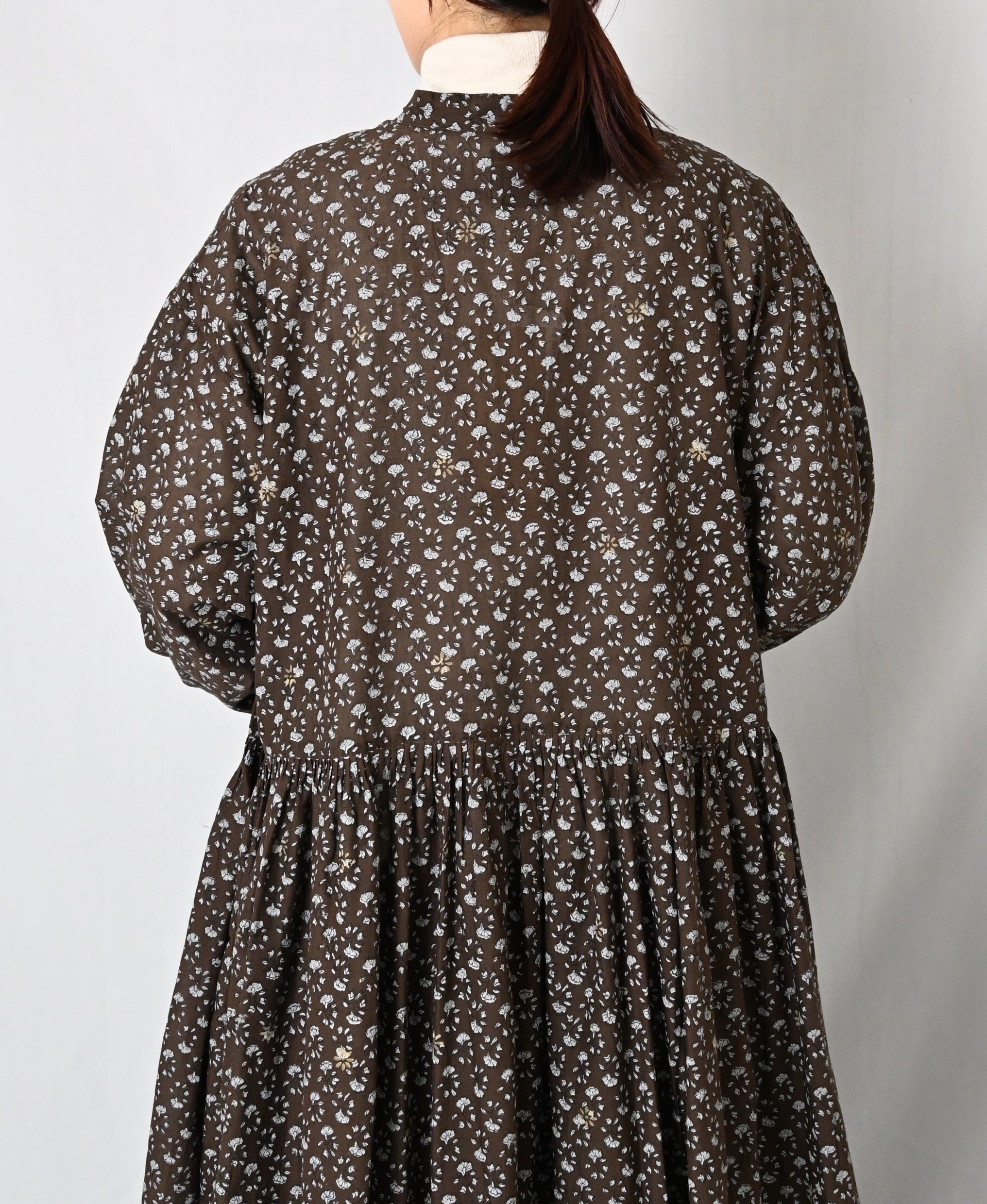 NMDS26544 80s ORGANIC VOILE GENTIANA BLOCK PRINT BANDED COLLAR DRESS WITH RAJASTHAN GATHER