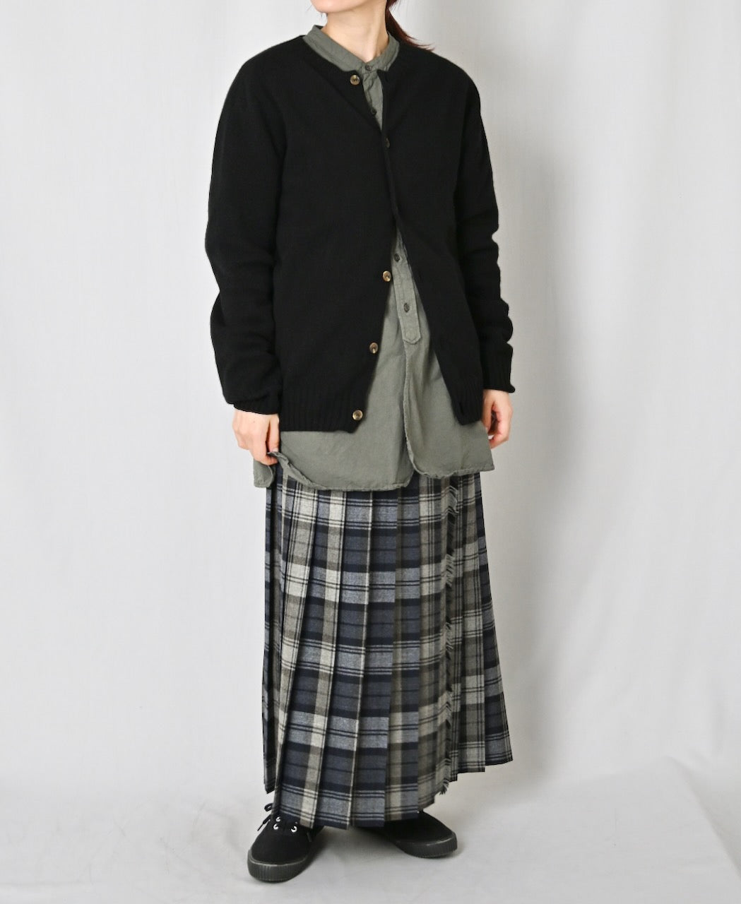 JNAMP2651 SUPER FINE LAMBSWOOL CREW NECK SADDLE SHOULDER CARDIGAN