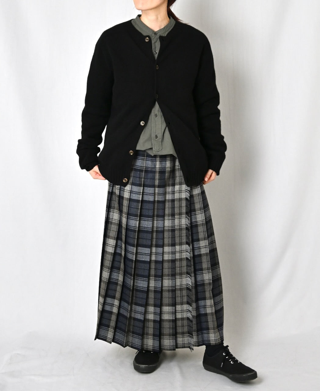 JNAMP2651 SUPER FINE LAMBSWOOL CREW NECK SADDLE SHOULDER CARDIGAN
