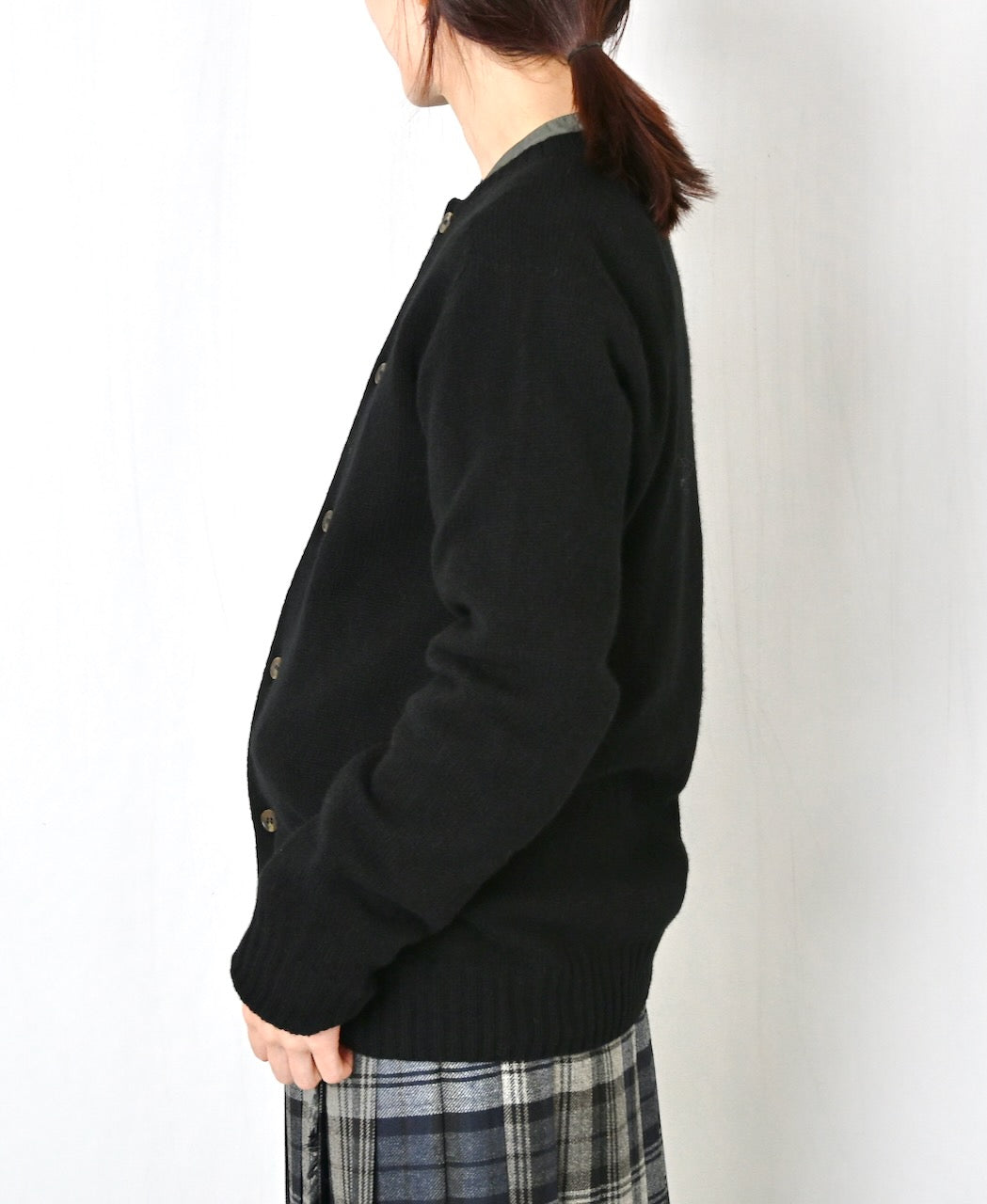 JNAMP2651 SUPER FINE LAMBSWOOL CREW NECK SADDLE SHOULDER CARDIGAN