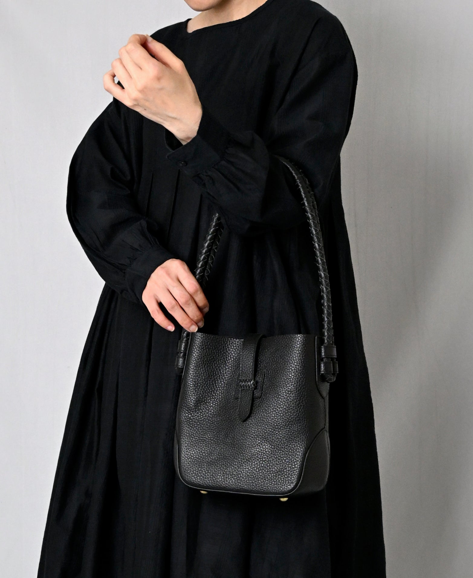 SVMDS2651 GRAINED LEATHER ONE HANDLE SMALL BAG