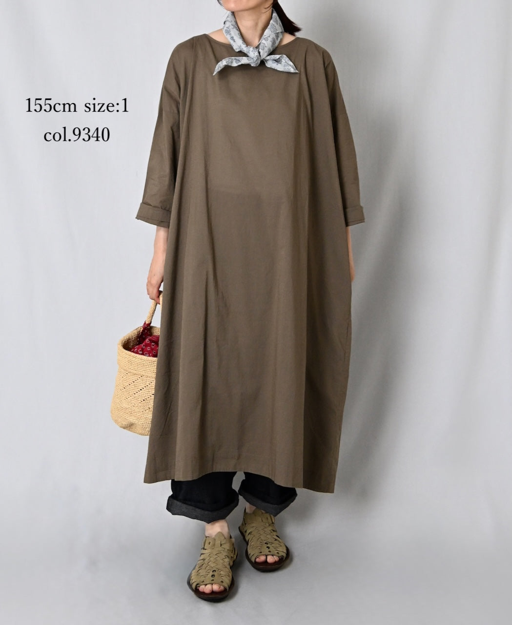 NSL26003 60s CAMBRIC PLAIN CREW-NECK BACK SIDE GATHERED DRESS WITH LINING