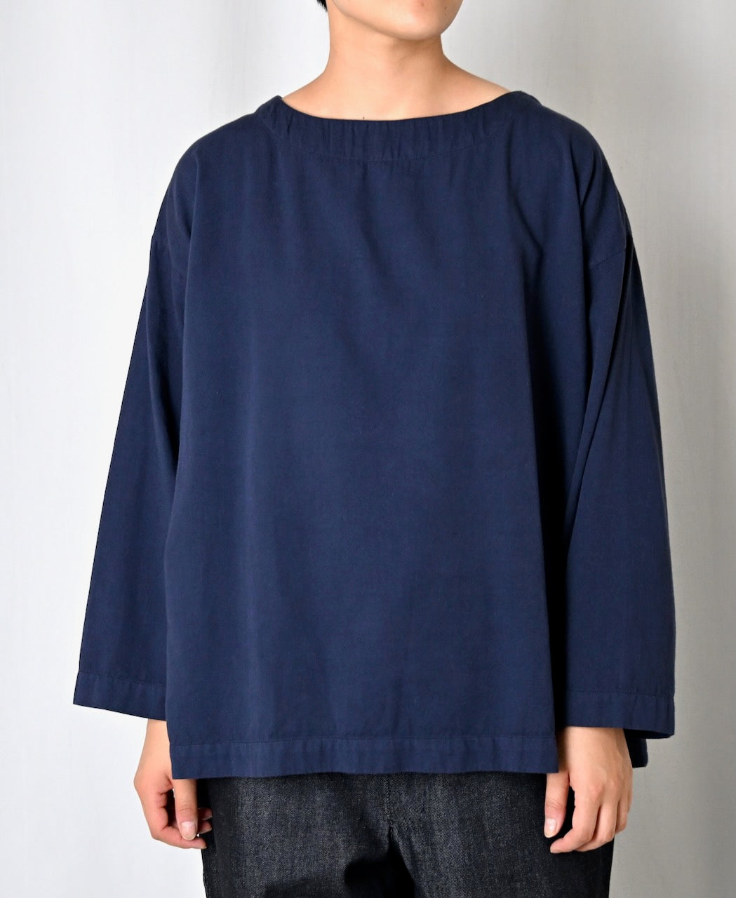 INAM2661TD 30s COTTON TWILL OVERDYE BOAT NECK SMOCK