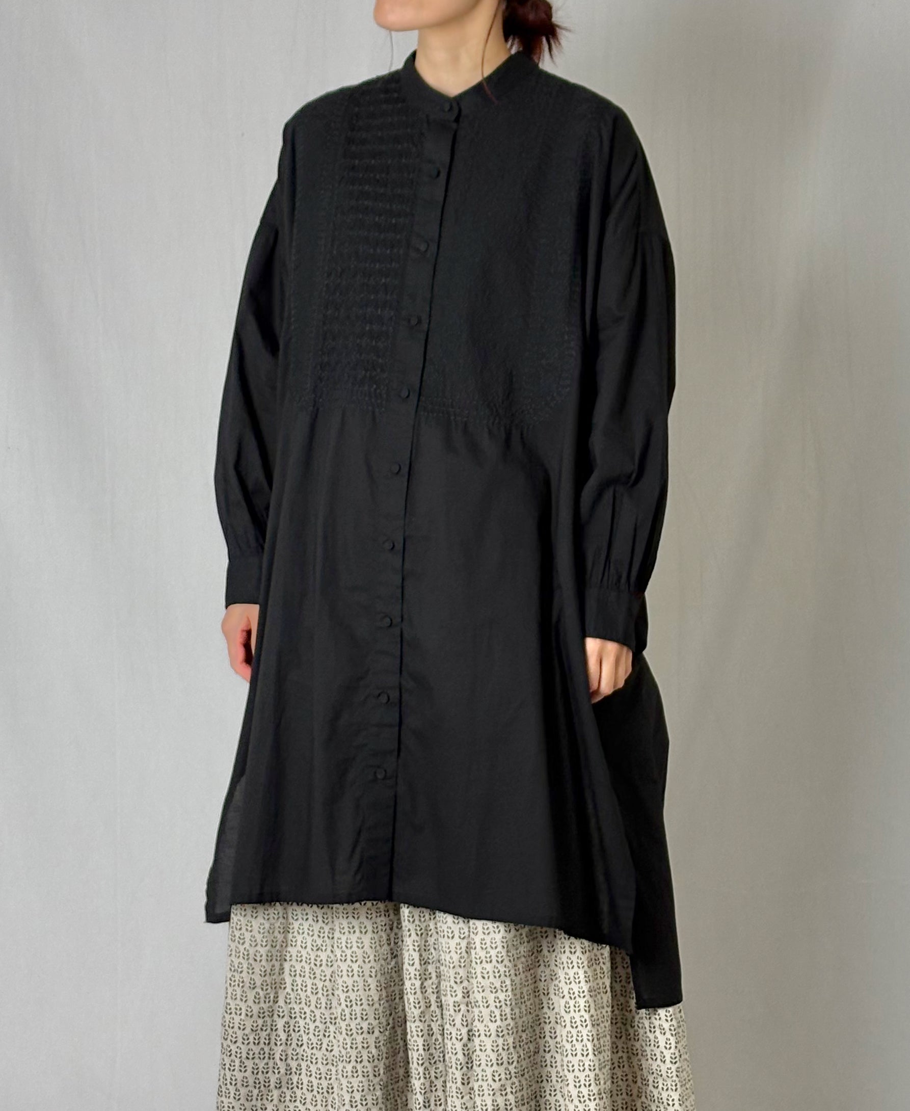 NMDS26524 60s ORGANIC CAMBRIC WITH EMB BANDED COLLAR MAXI SHIRT