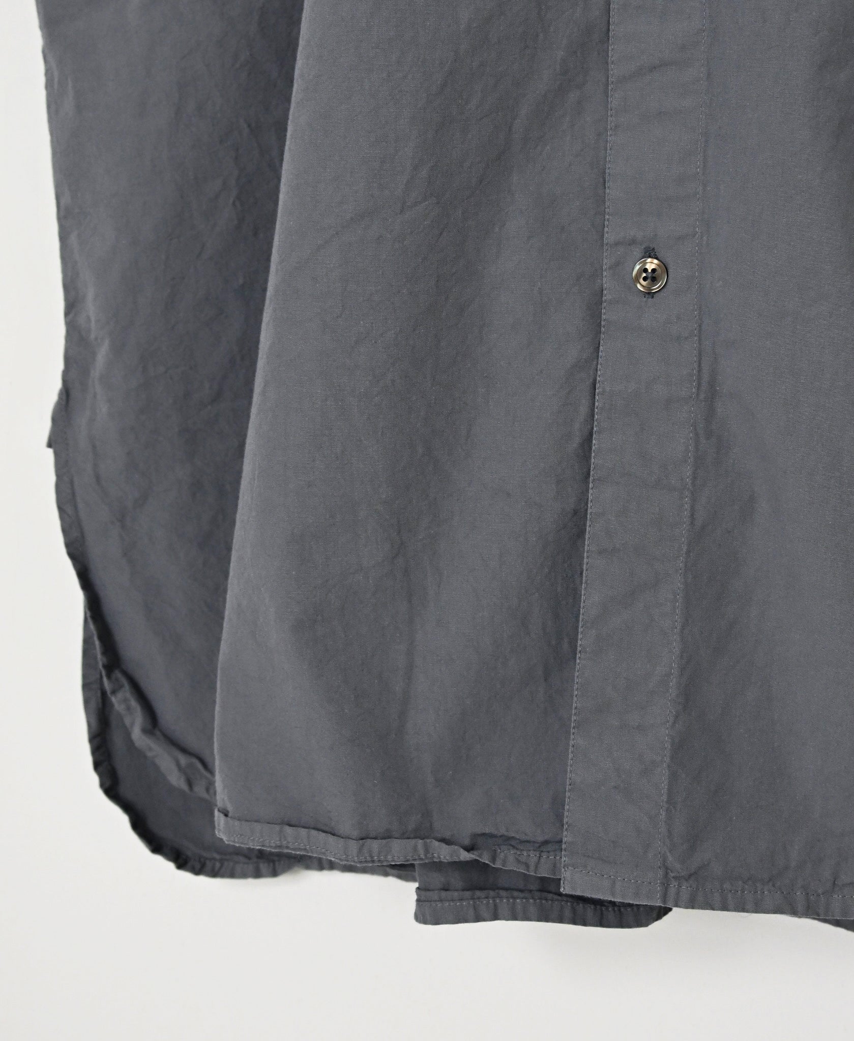 INAM2652PD 40s POPLIN OVERDYE UTILITY BANDED COLLAR LONG SHIRT