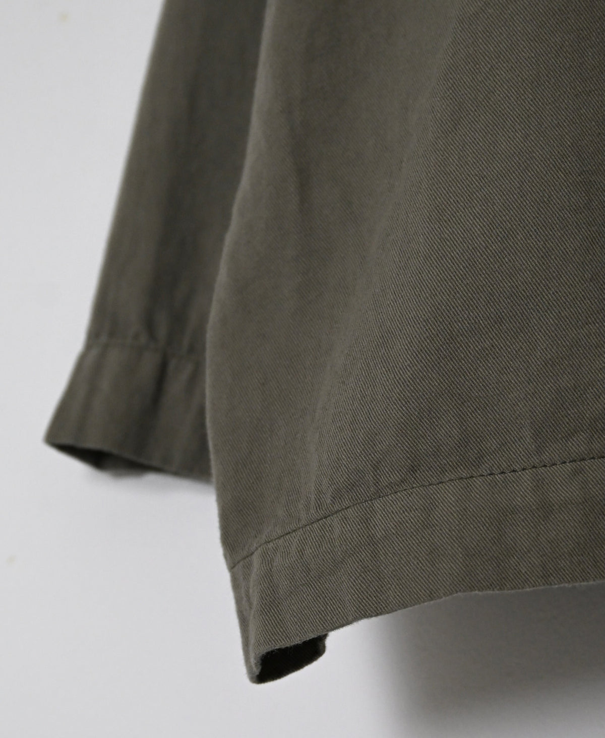 INAM2661TD 30s COTTON TWILL OVERDYE BOAT NECK SMOCK