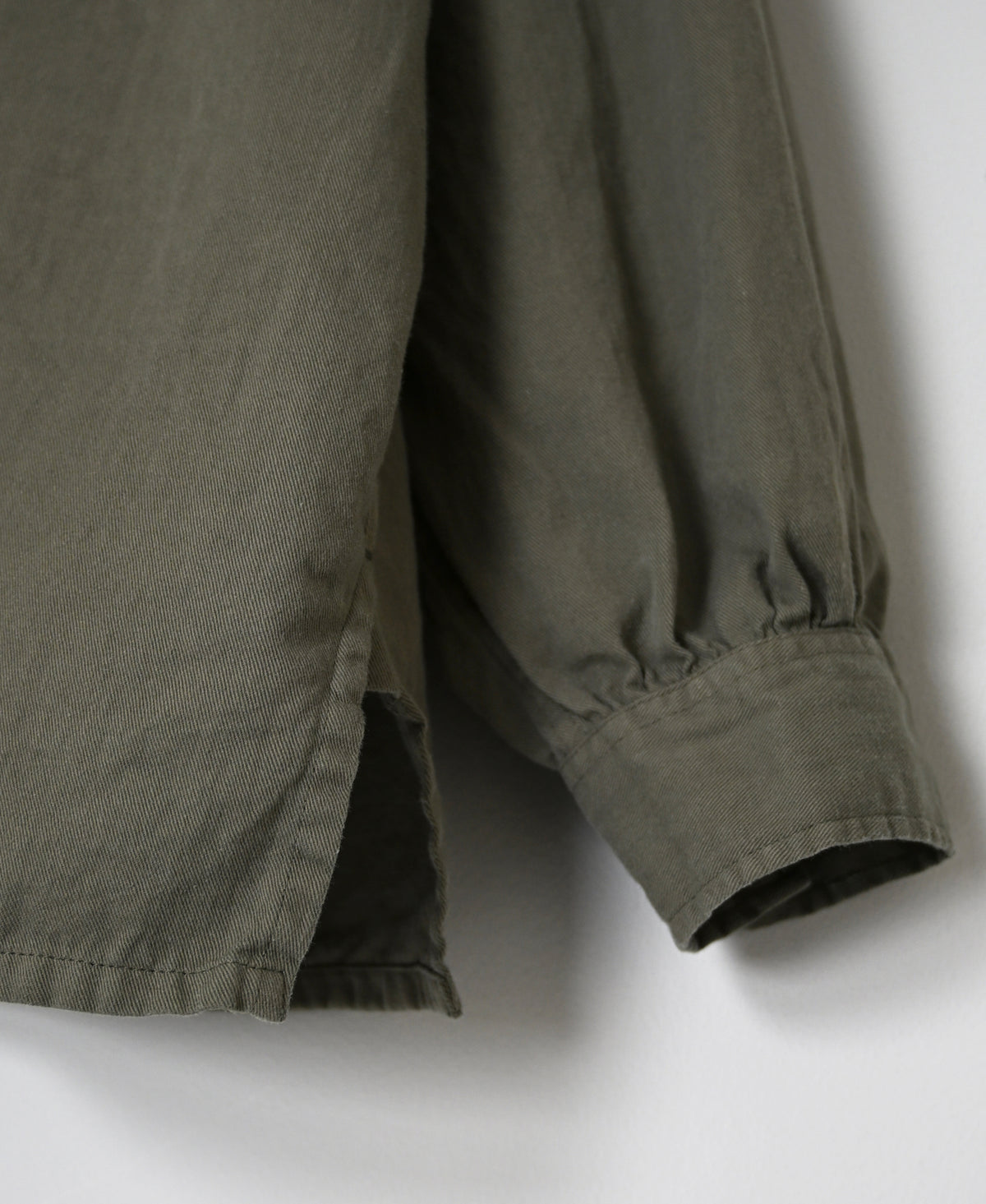 INAM2662TD 30s COTTON TWILL OVERDYE WORK GATHER BANDED SHIRT