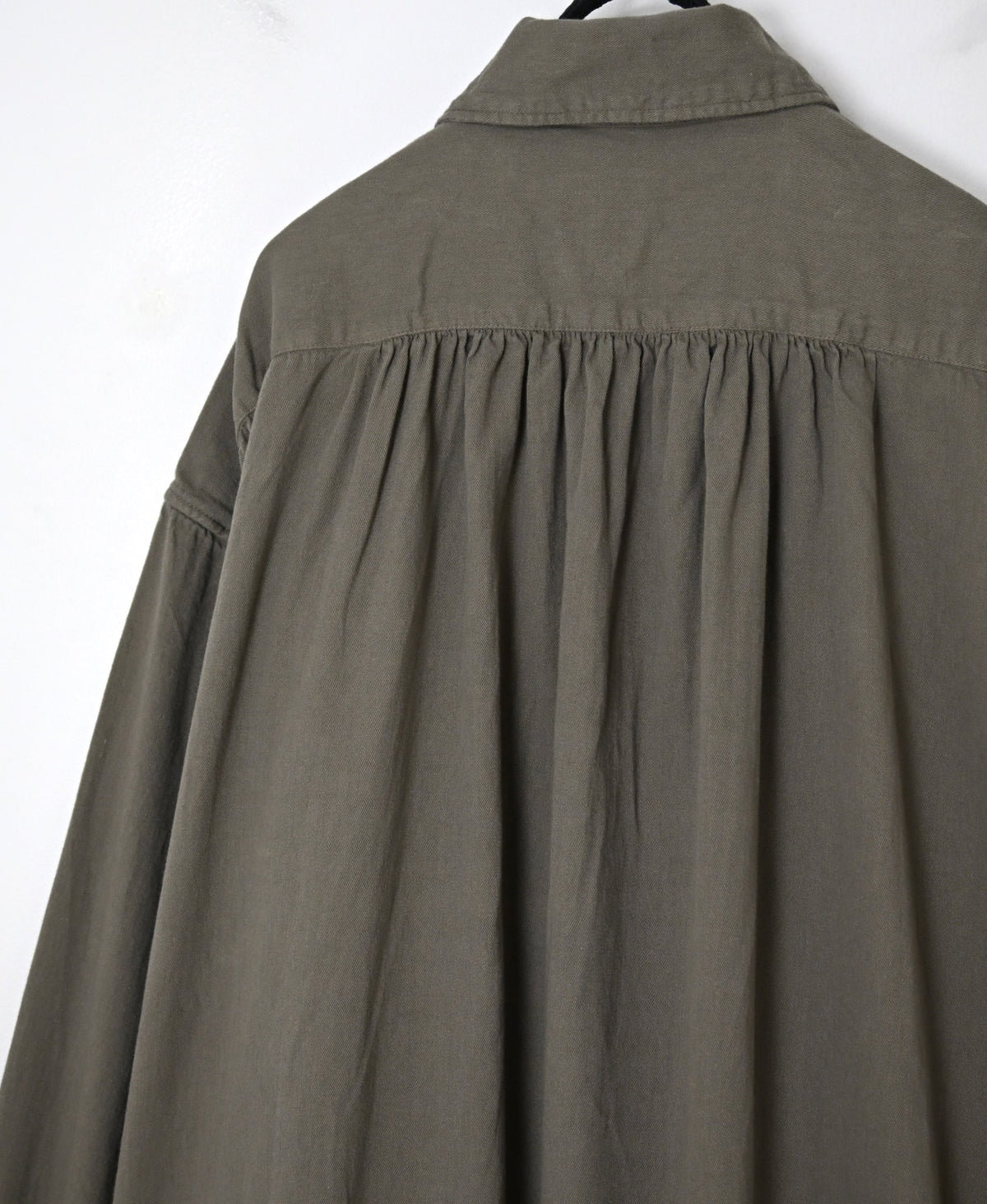 INAM2663TD 30s COTTON TWILL OVERDYE WORK GATHER LONG SHIRT