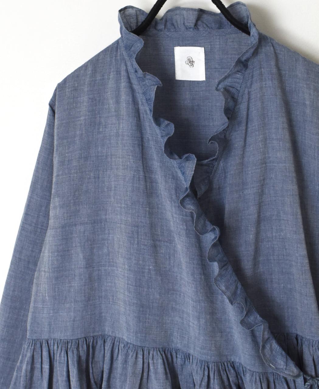 INMDS25065 HANDWOVEN YARN DYE NATURAL INDIGO CHAMBRAY FRILL CACHE COEUR