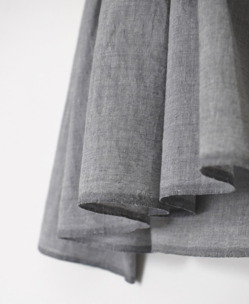 INMDS25065 HANDWOVEN YARN DYE NATURAL INDIGO CHAMBRAY FRILL CACHE COEUR