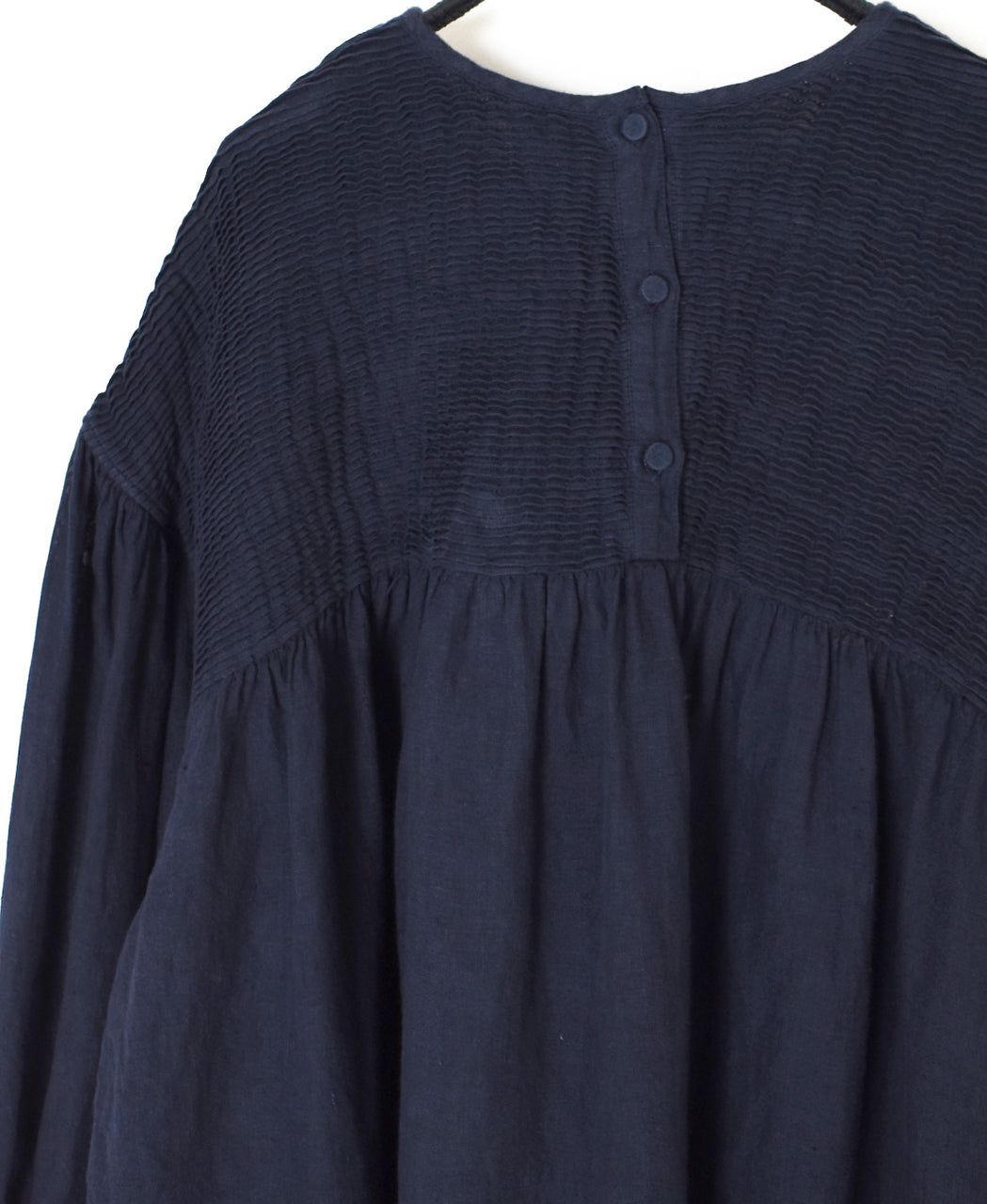 INMDS26003D 60s AUTOLOOM LINEN PLAIN OVERDYE BACK OPENING PULLOVER WITH MINI PINTUCK