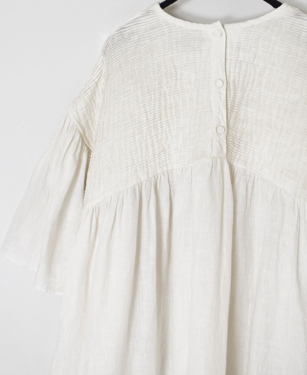 INMDS26004D 60s AUTOLOOM LINEN PLAIN OVERDYE BACK OPENING PULLOVER DRESS WITH MINI PINTUCK