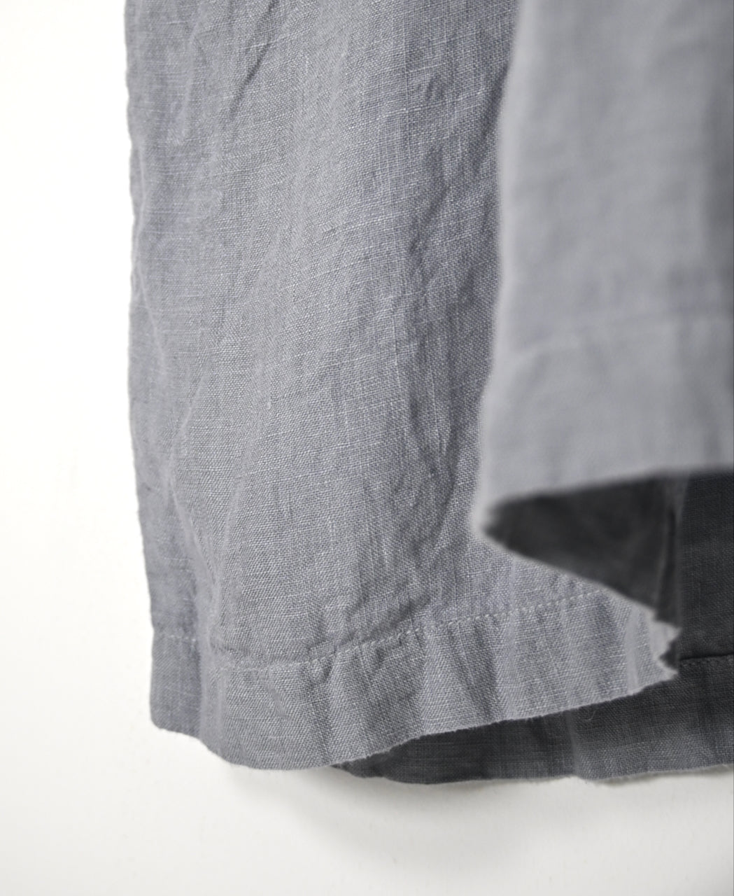 INMDS26004D 60s AUTOLOOM LINEN PLAIN OVERDYE BACK OPENING PULLOVER DRESS WITH MINI PINTUCK