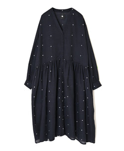 INMDS26763 BOILED WOOL SQUARE JACQUARD GATHERED V-NECK DRESS