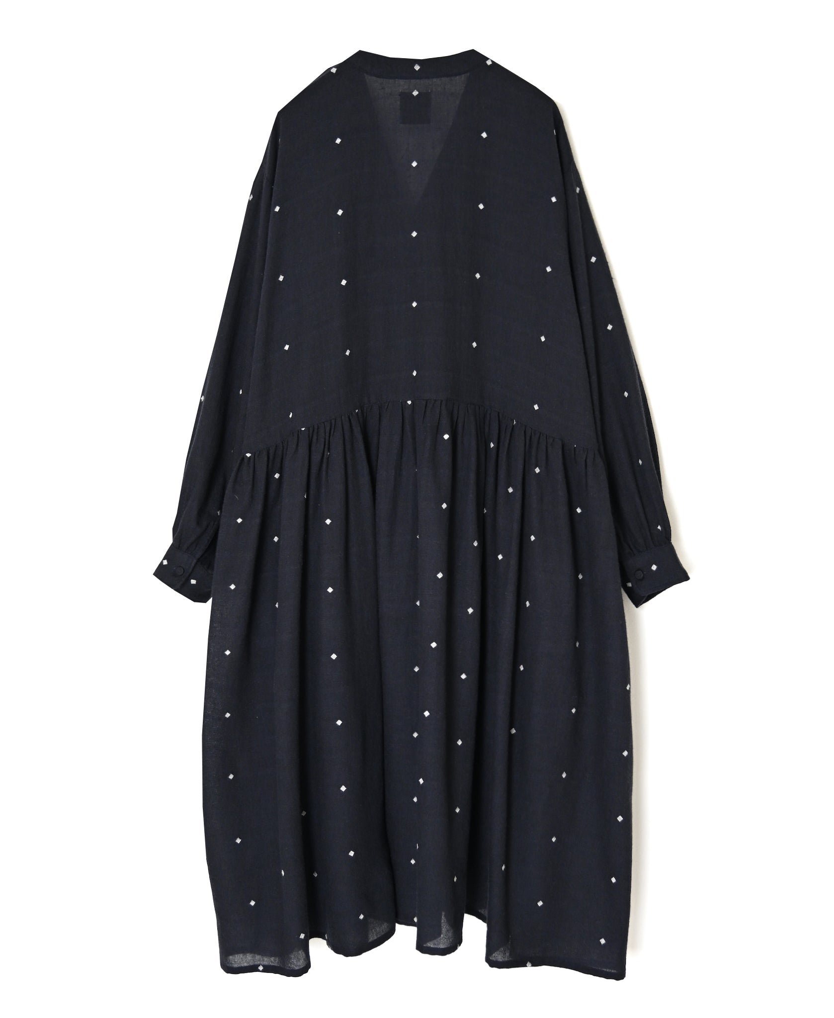 INMDS26763 BOILED WOOL SQUARE JACQUARD GATHERED V-NECK DRESS