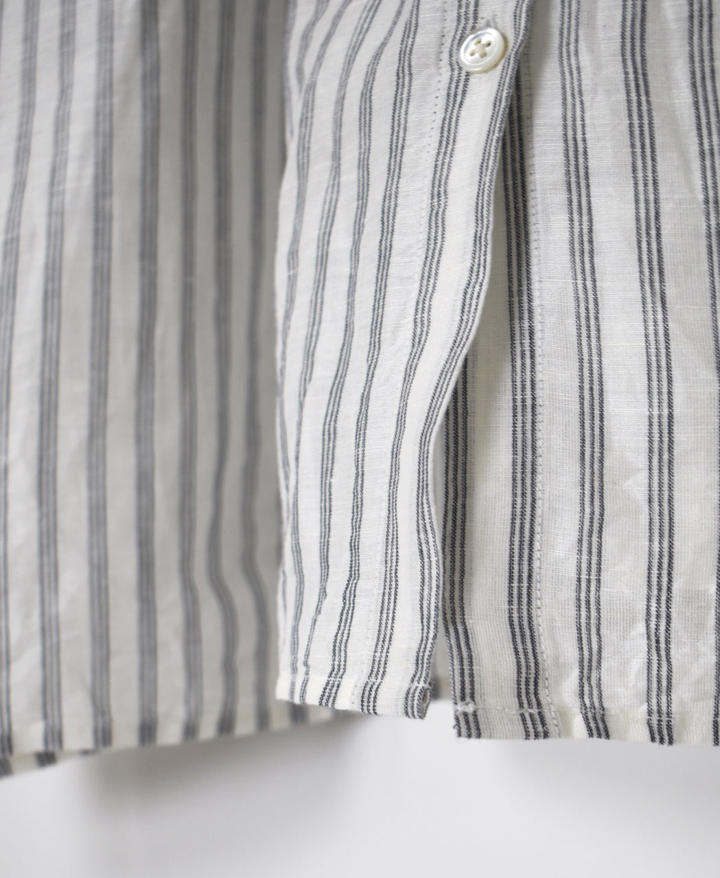 INSL26331 60s AUTO LOOM COTTON/LINEN STRIPE BANDED COLLAR FRENCH/SL PINTUCK SHIRTS