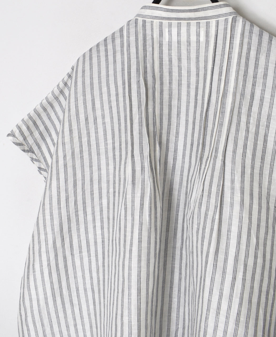 INSL26331 60s AUTO LOOM COTTON/LINEN STRIPE BANDED COLLAR FRENCH/SL PINTUCK SHIRTS