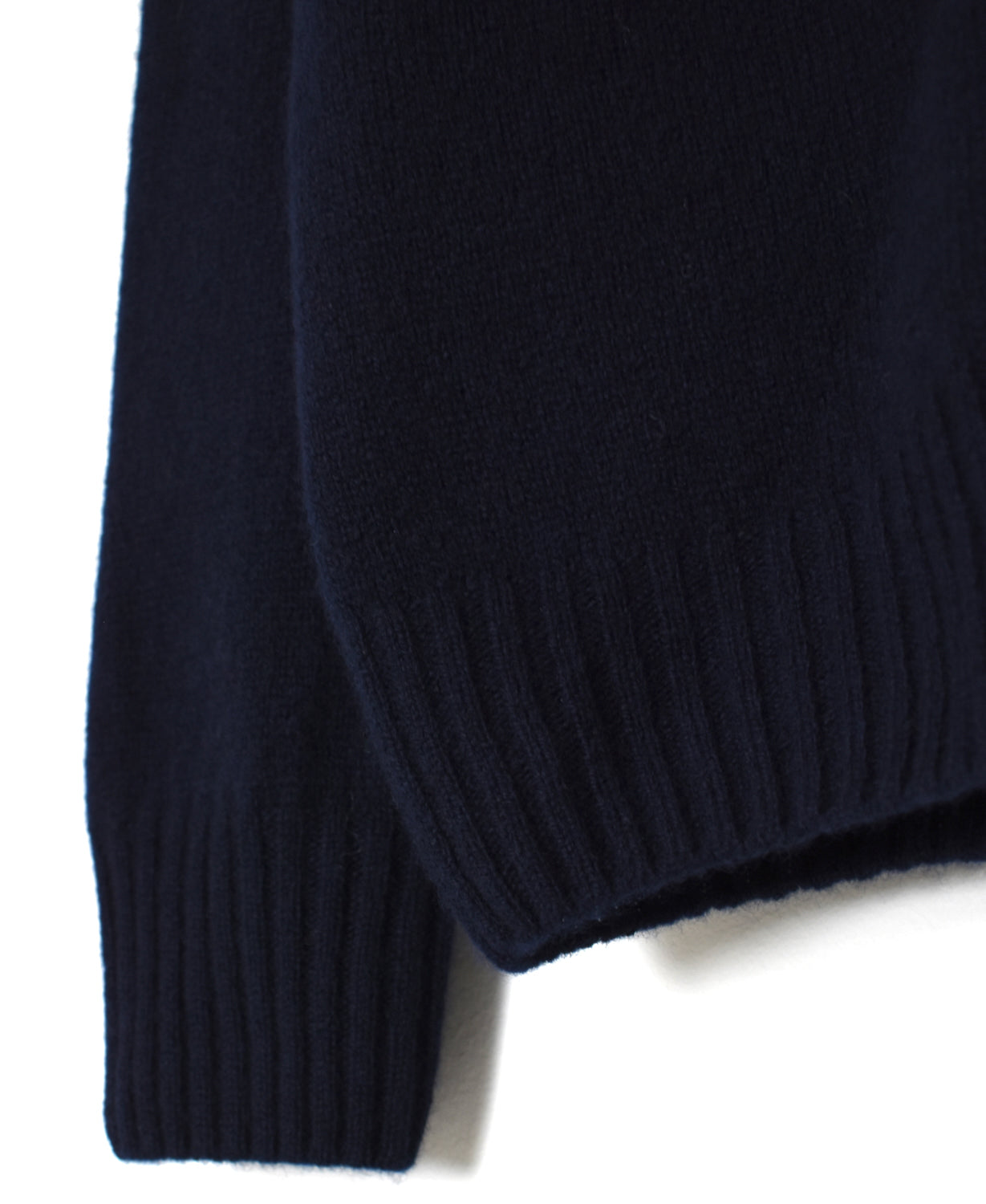 JNAMP2651 SUPER FINE LAMBSWOOL CREW NECK SADDLE SHOULDER CARDIGAN