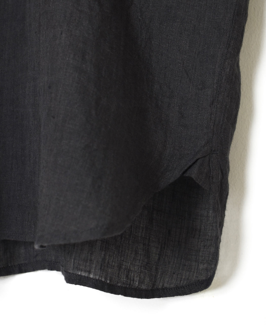 NMDS25242 80s POWER LOOM LINEN PLAIN BACK OPENING CREW-NECK S/SL EMB SHIRT