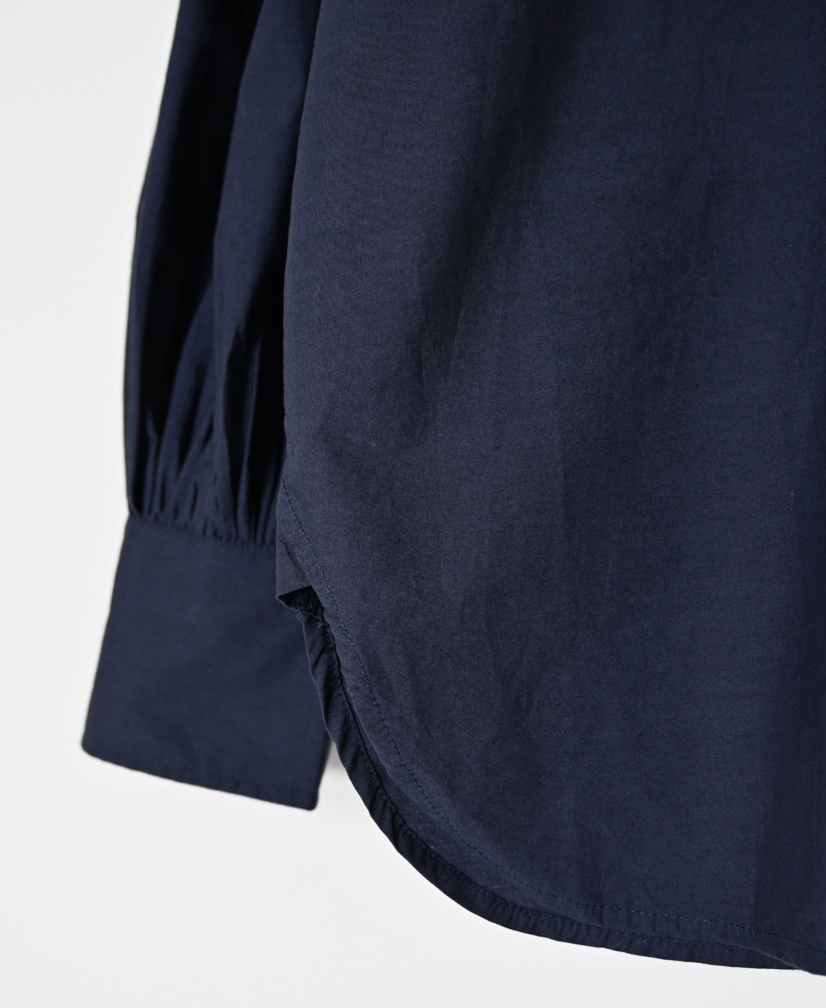 NMDS26531 60s ORGANIC POPLIN PLAIN BANDED COLLAR GATHERED SLEEVE SHIRT