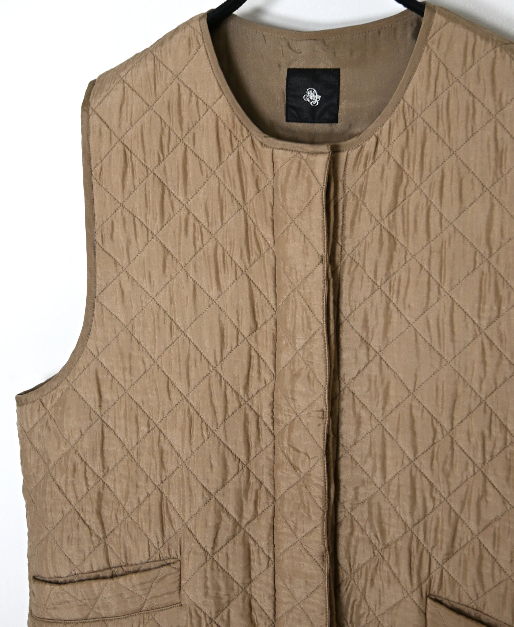 NMDS26554 BANGALORE SILK PLAIN QUILTED C-NECK VEST