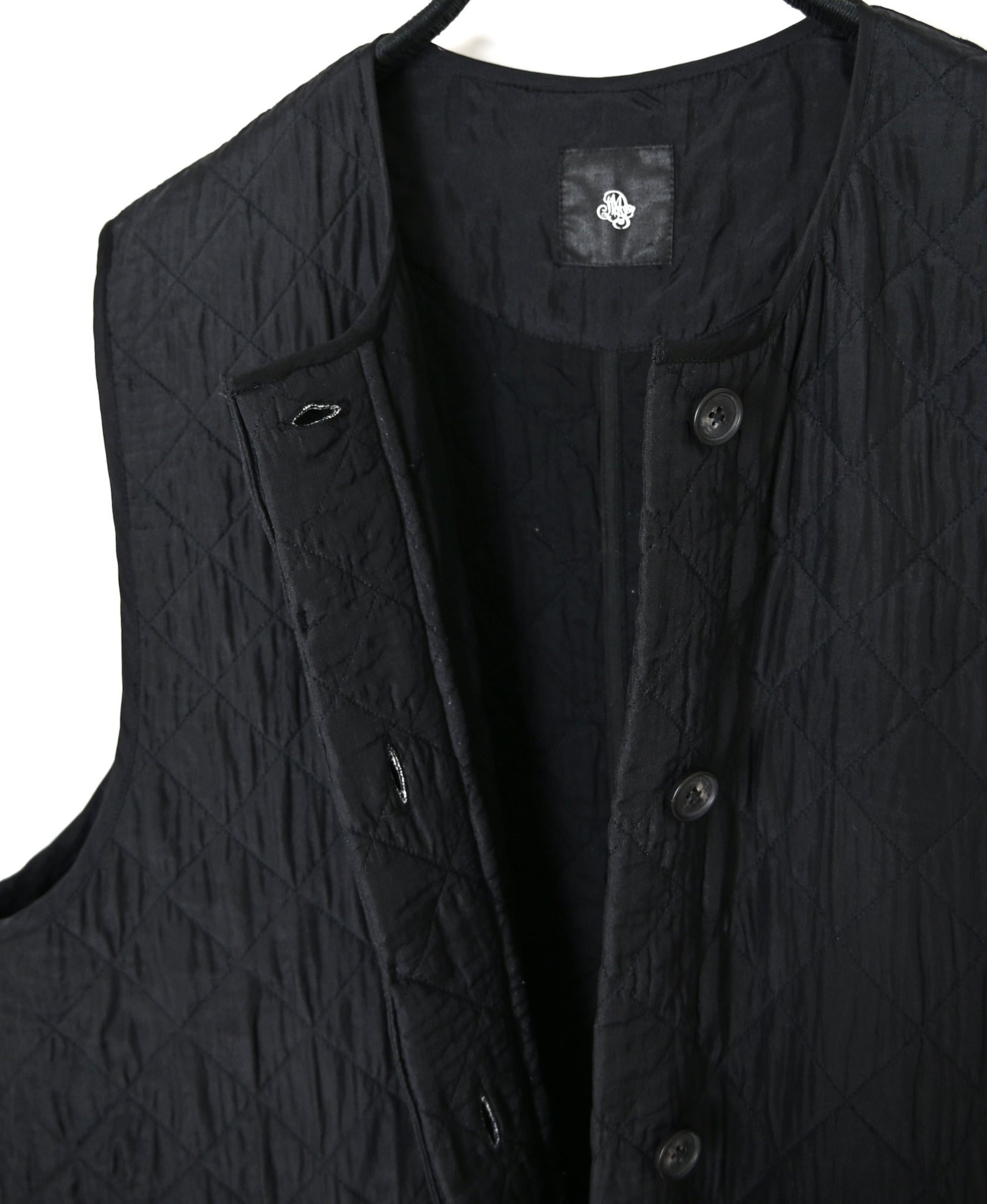 NMDS26554 BANGALORE SILK PLAIN QUILTED C-NECK VEST
