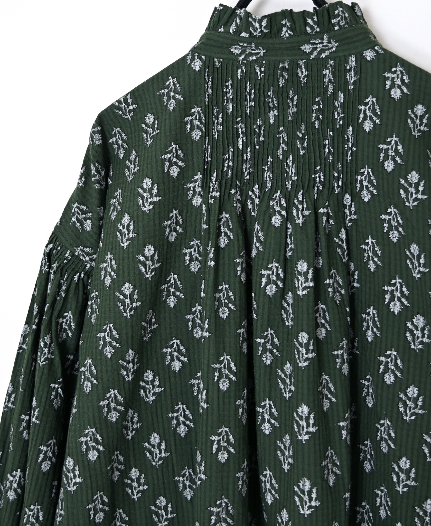 NMDS26611 80s ORGANIC SMALL CHECK MEDIUM FLOWER BLOCK PRINT FRILL COLLAR SHIRT WITH MINI PINTUCK